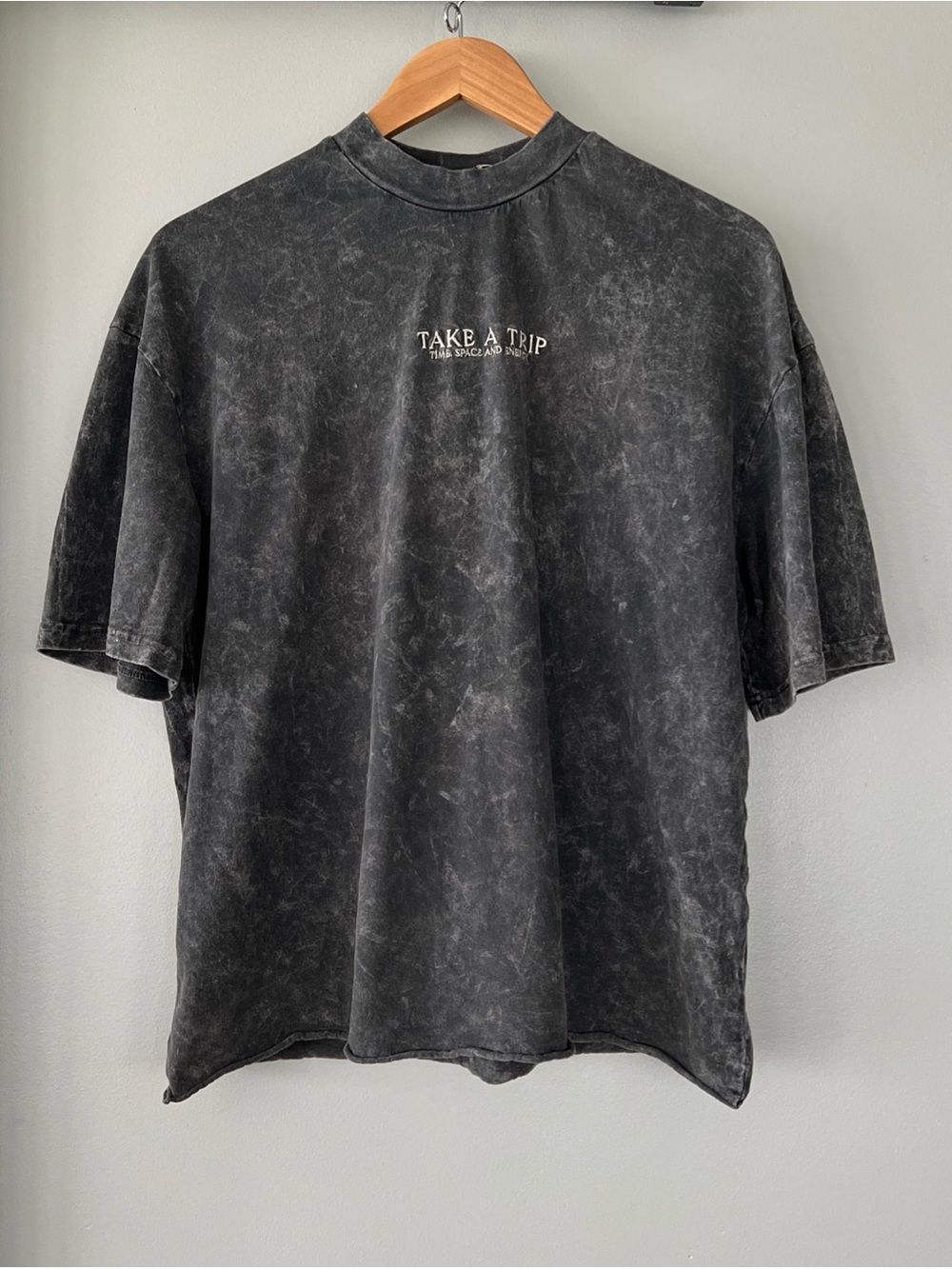 Boohoo Man Men’s XS Open Your Mind Graphic T-Shirt Gray Acid Wash Mock Neck